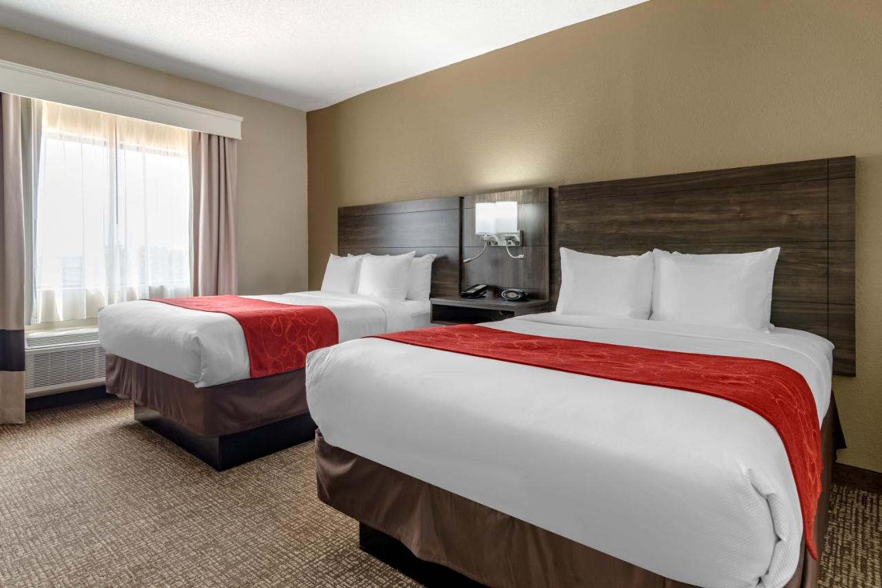 Queen Suite with Two Queen Beds at Comfort Suites near Robins Air Force Base