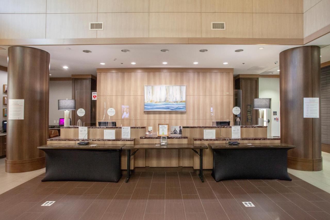 | Crowne Plaza Shenandoah - The Woodlands