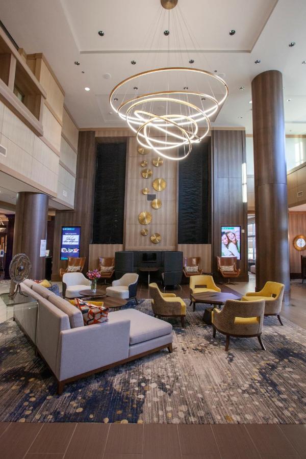 | Crowne Plaza Shenandoah - The Woodlands