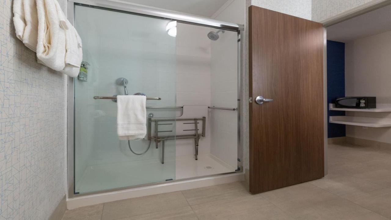 King Room - Mobility Access/Non-Smoking at Holiday Inn Express & Suites Marion, an IHG Hotel