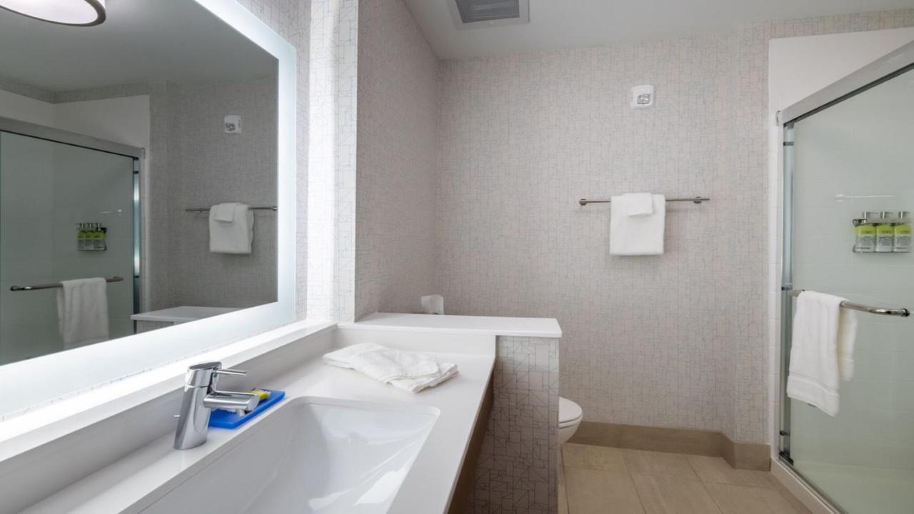 King Suite - Non-Smoking at Holiday Inn Express & Suites Marion, an IHG Hotel