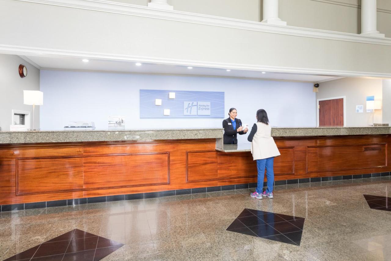  | Holiday Inn Express Hotel & Suites Lake Charles, an IHG Hotel