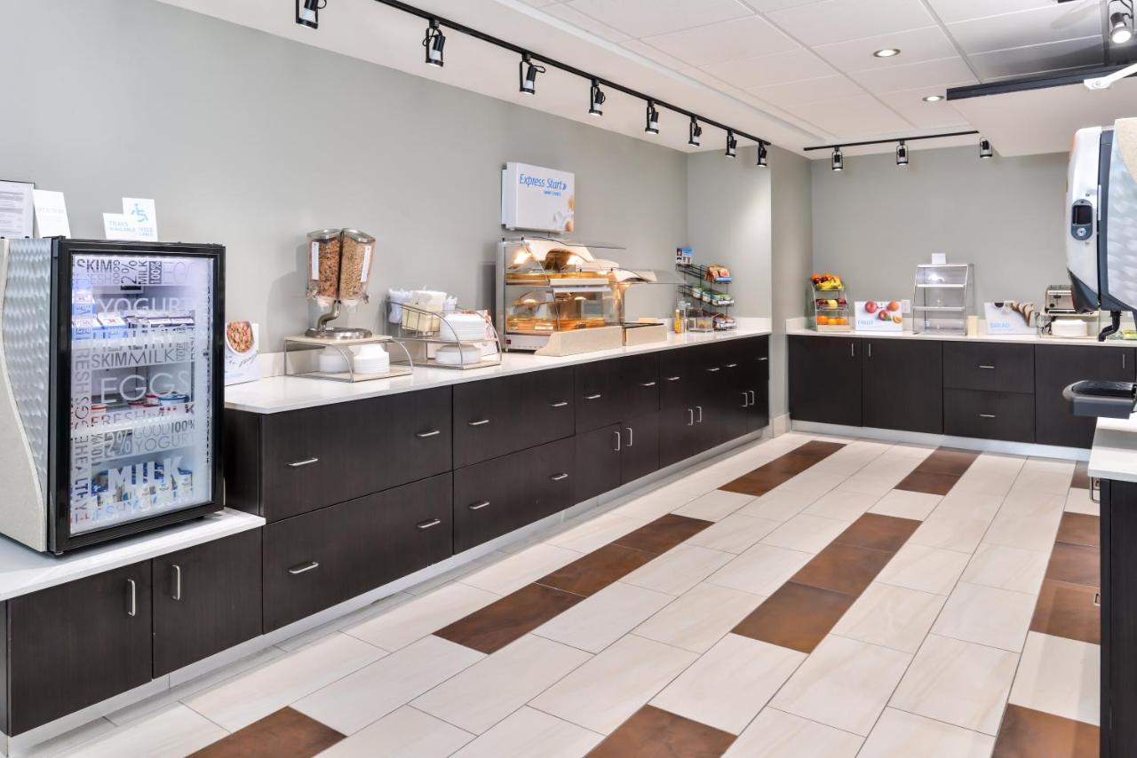 | Holiday Inn Express & Suites - Kansas City - Lee's Summit, an IHG Hotel