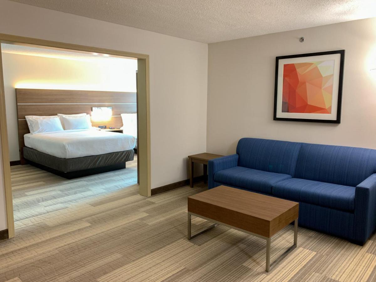 Executive Queen Suite at Holiday Inn Express & Suites Lexington Dtwn Area-Keenland by IHG