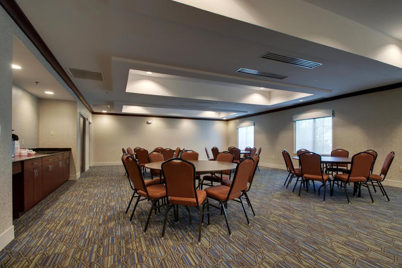 | Holiday Inn Express Hotel & Suites Middleboro Raynham, an IHG Hotel