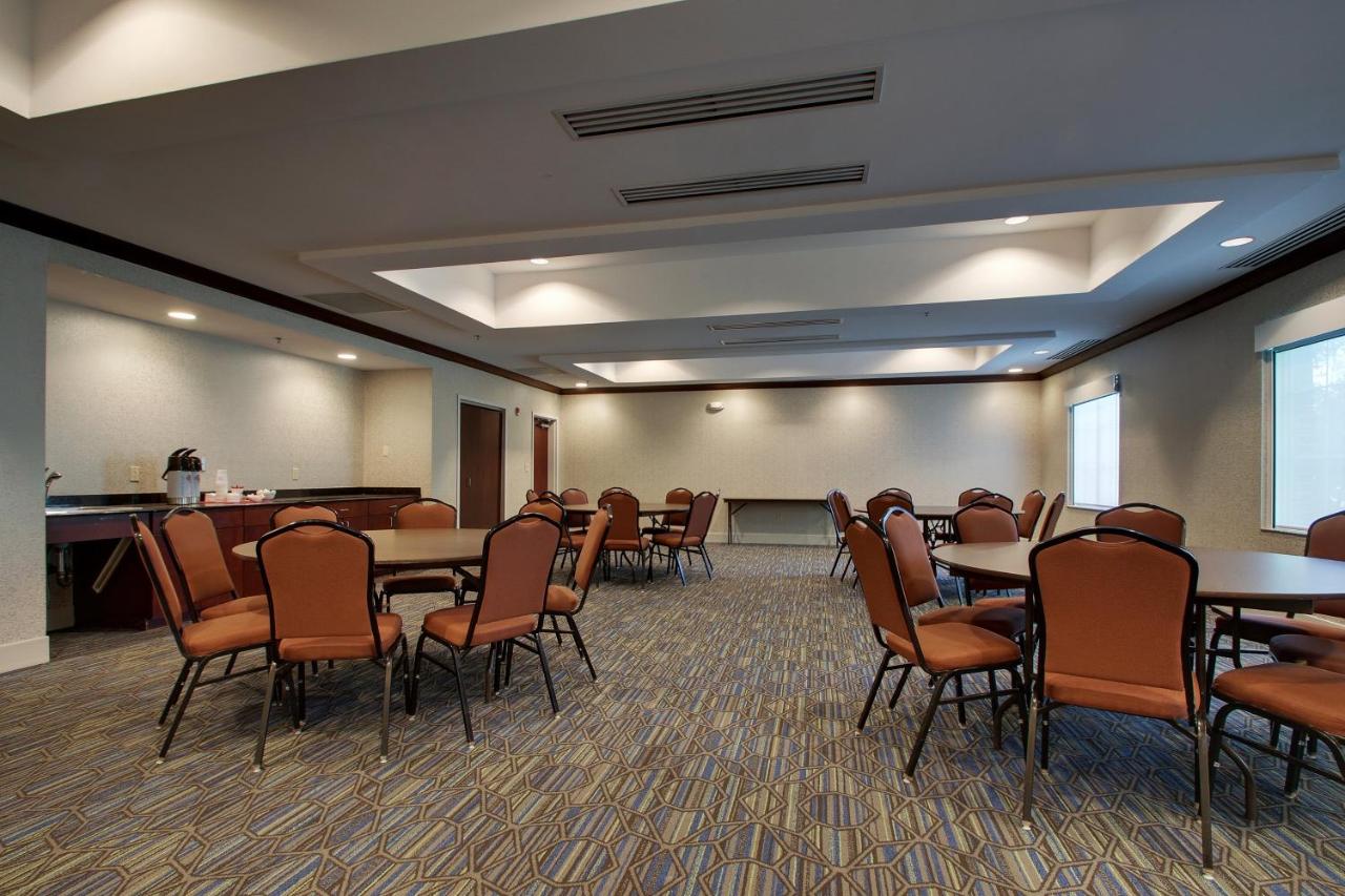 | Holiday Inn Express Hotel & Suites Middleboro Raynham, an IHG Hotel