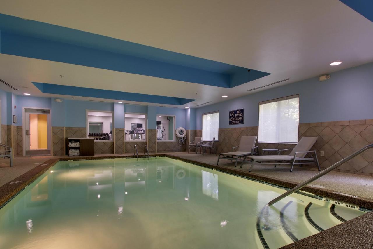 | Holiday Inn Express Hotel & Suites Middleboro Raynham, an IHG Hotel