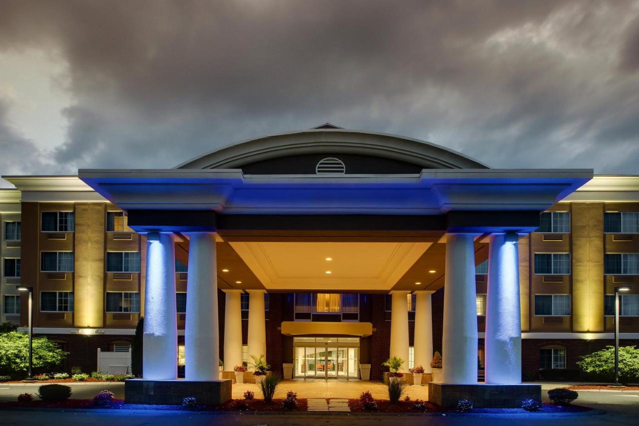| Holiday Inn Express Hotel & Suites Middleboro Raynham, an IHG Hotel
