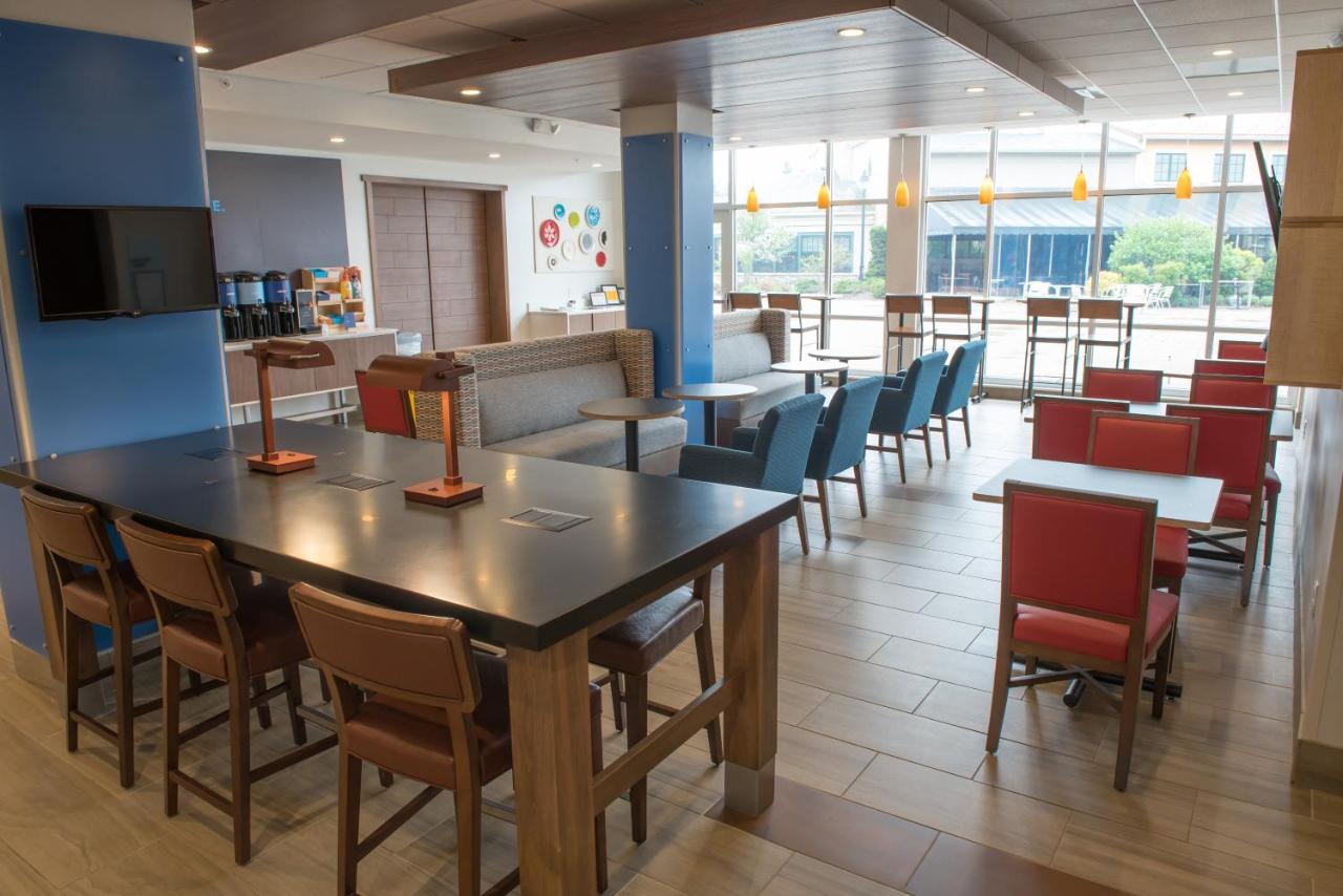 | Holiday Inn Express & Suites Mishawaka - South Bend, an IHG Hotel
