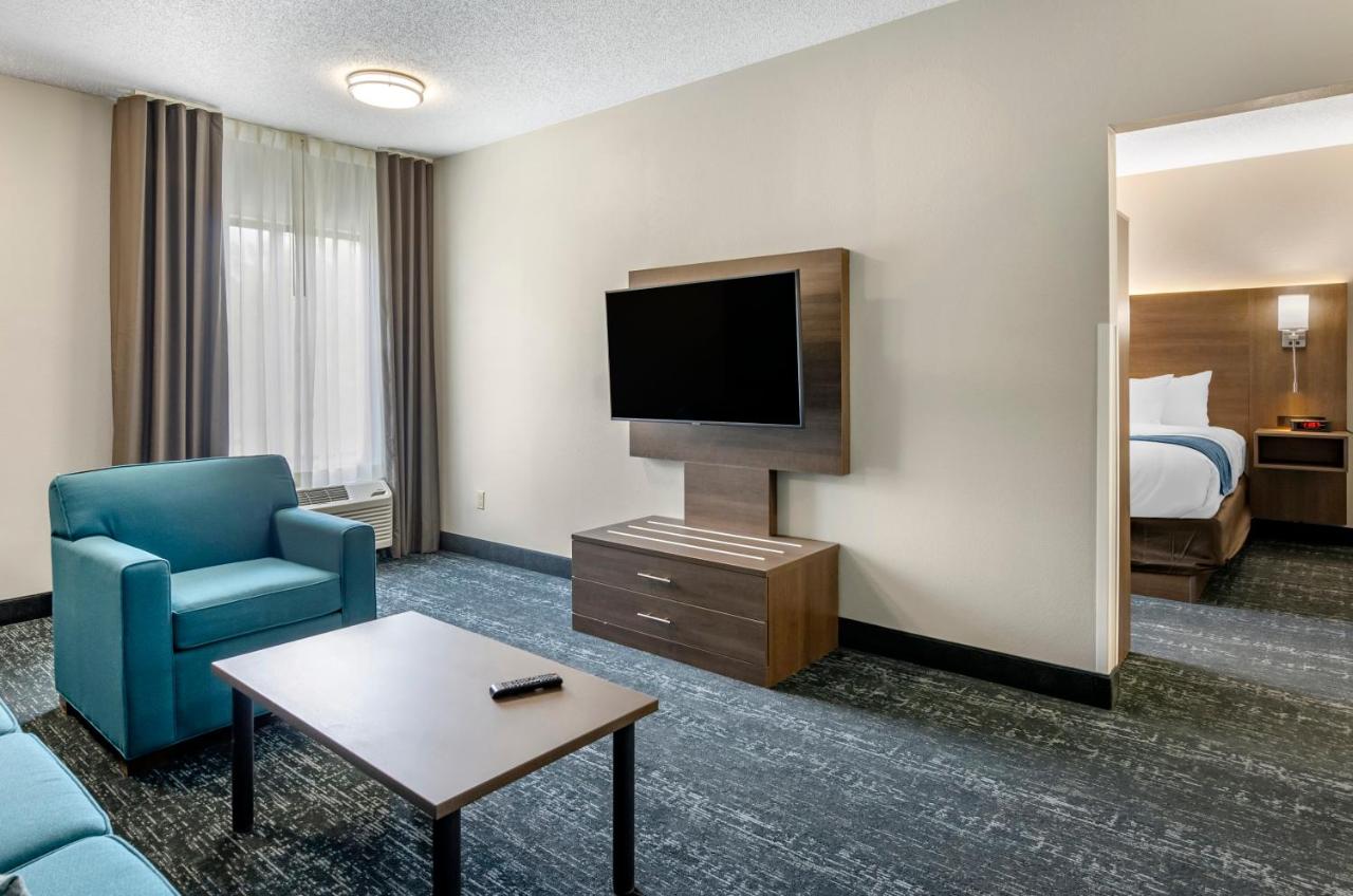 Queen Suite with Two Queen Beds - Non-Smoking at Comfort Inn & Suites Troutville - Roanoke North / Daleville