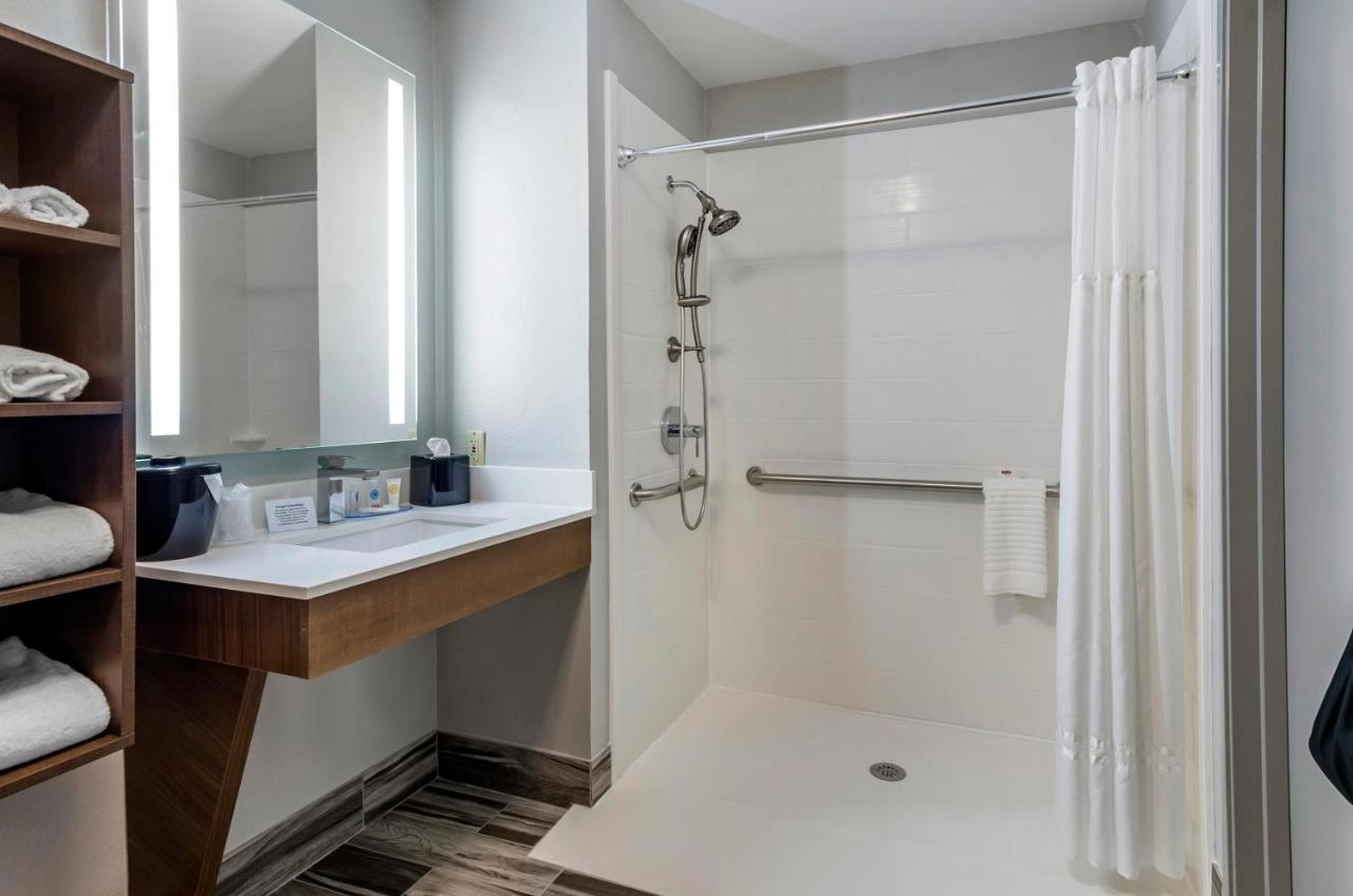 King Room - Accessible/Non-Smoking at Comfort Inn & Suites Troutville - Roanoke North / Daleville