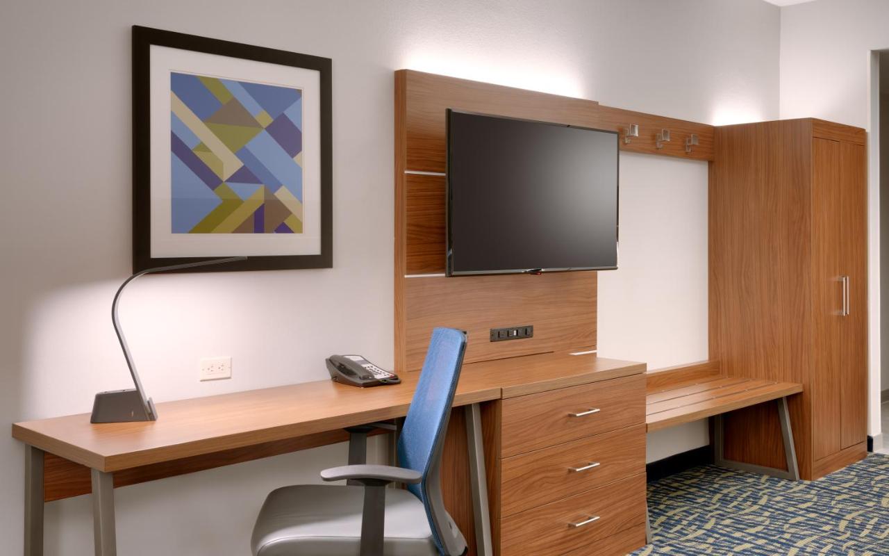 Standard Room at Holiday Inn Express & Suites Gainesville I-75 by IHG