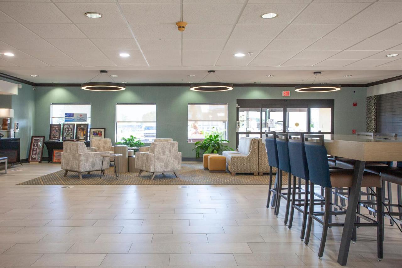  | Holiday Inn & Suites Spring - The Woodlands