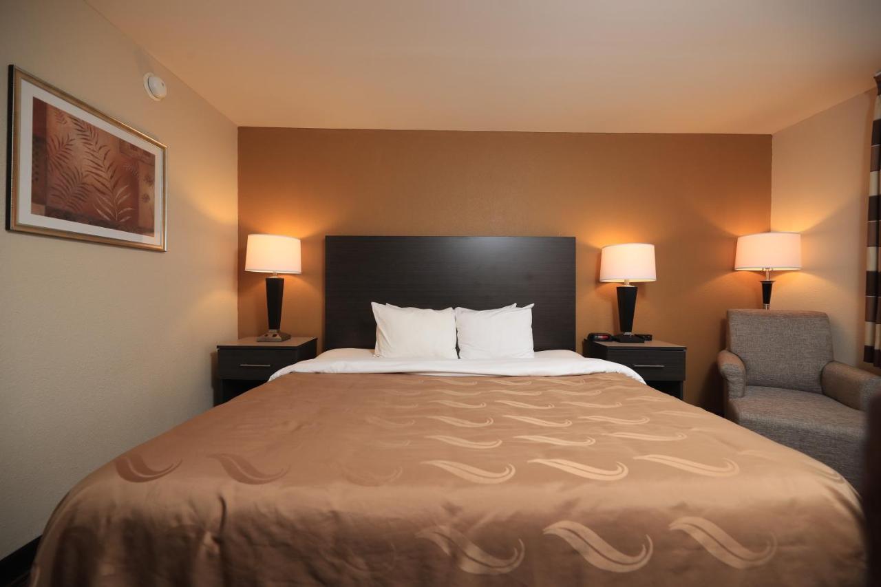 King Room at Quality Inn DFW Airport North