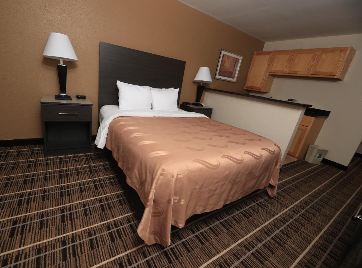 King Room at Quality Inn DFW Airport North