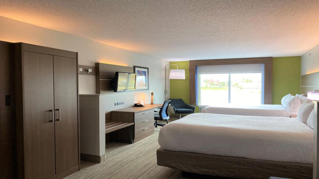 Queen Suite with Two Queen Beds at Holiday Inn Express & Suites Somerset Central by IHG
