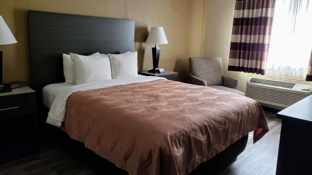 Queen Room - Accessible/Nonsmoking at Quality Inn DFW Airport North