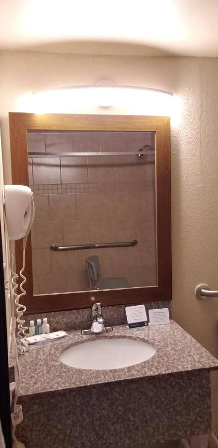 Queen Room - Accessible/Nonsmoking at Quality Inn DFW Airport North