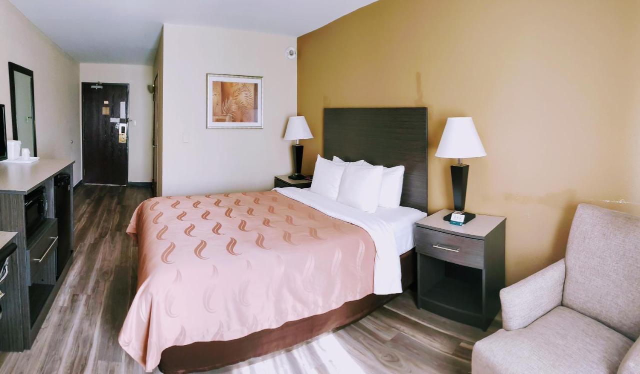 Queen Room - Accessible/Nonsmoking at Quality Inn DFW Airport North