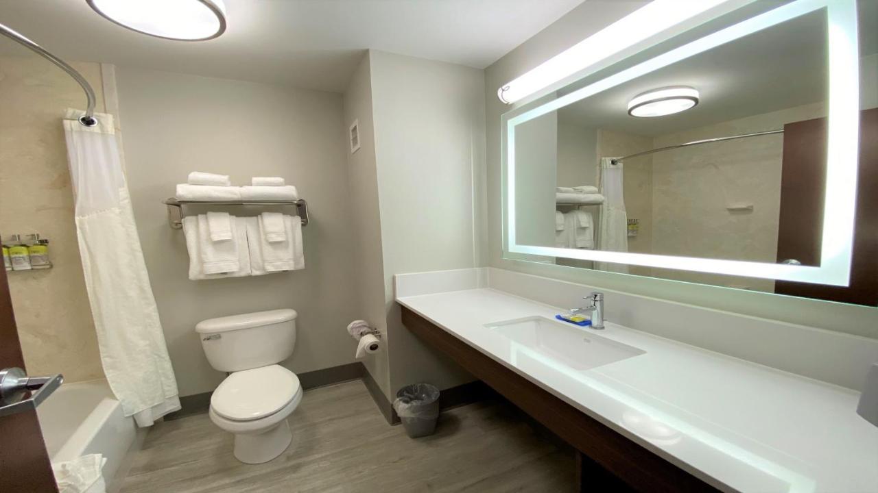 King Room at Holiday Inn Express & Suites Somerset Central by IHG