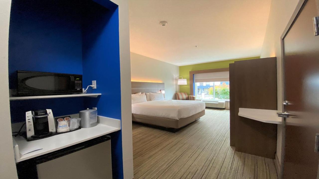 King Room at Holiday Inn Express & Suites Somerset Central by IHG