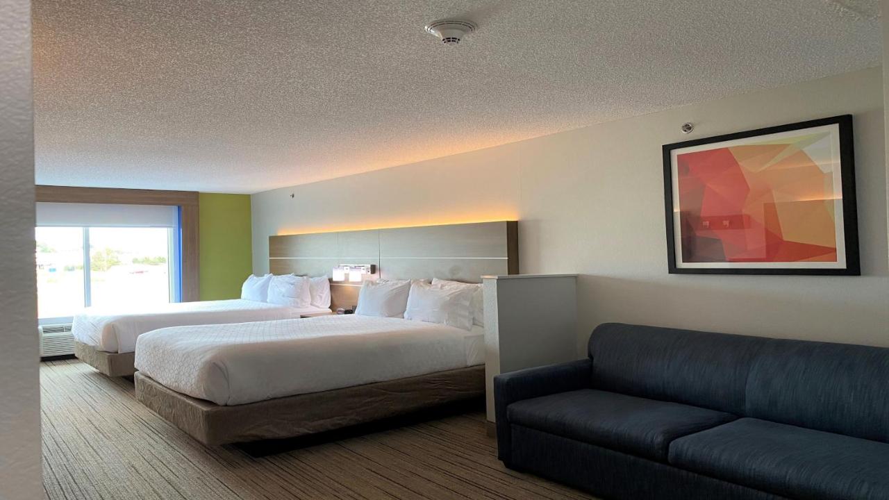 Queen Suite with Two Queen Beds at Holiday Inn Express & Suites Somerset Central by IHG