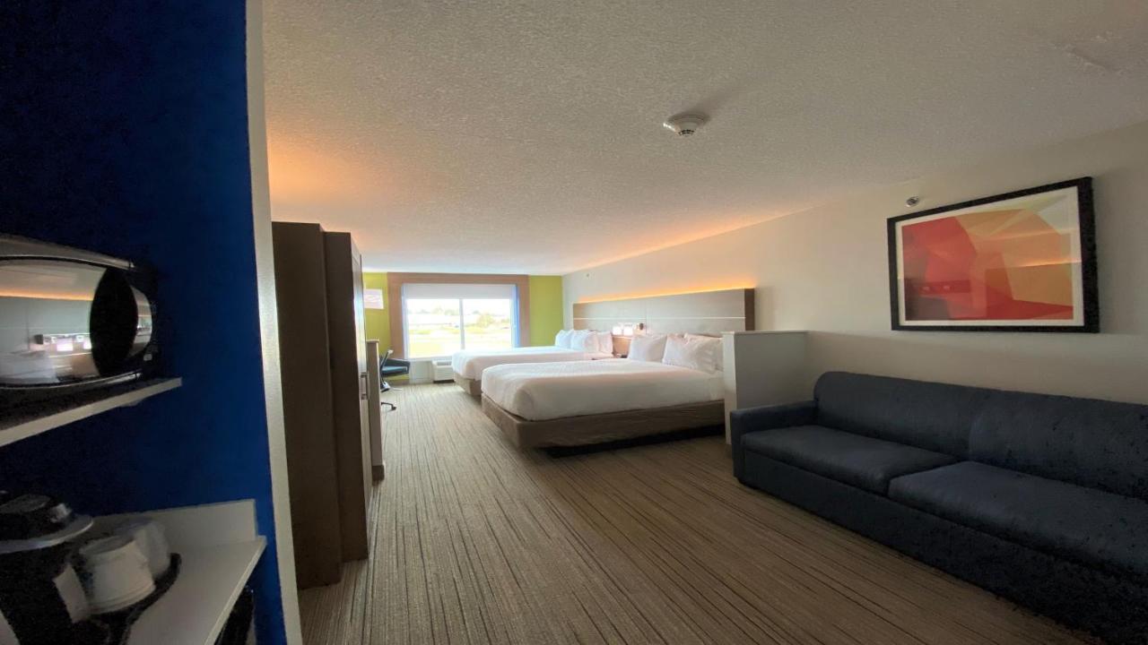 Queen Suite with Two Queen Beds at Holiday Inn Express & Suites Somerset Central by IHG