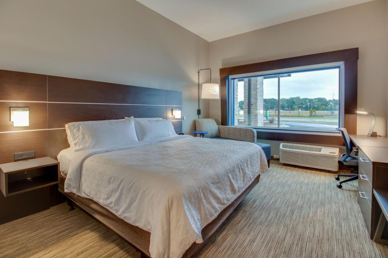 Leisure King Room - Non-Smoking at Holiday Inn Express & Suites Union City by IHG