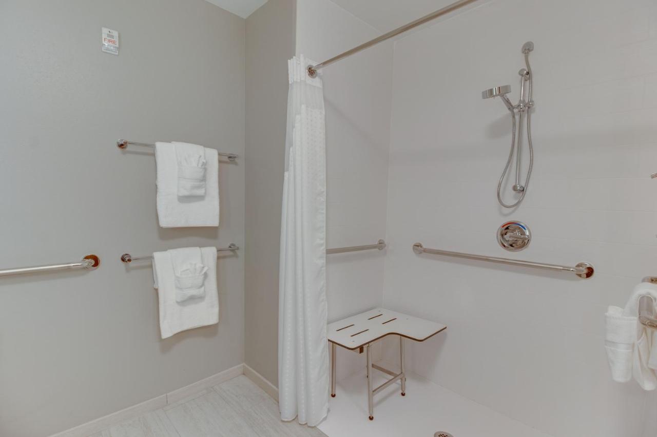 King Room - Mobility Access/Roll in Shower - Non-Smoking at Holiday Inn Express & Suites Union City by IHG