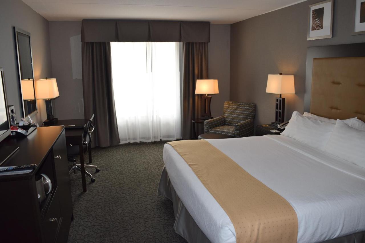  | Holiday Inn and Suites East Peoria, an IHG Hotel