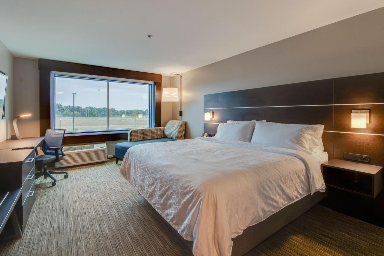 Leisure King Room - Non-Smoking at Holiday Inn Express & Suites Union City by IHG