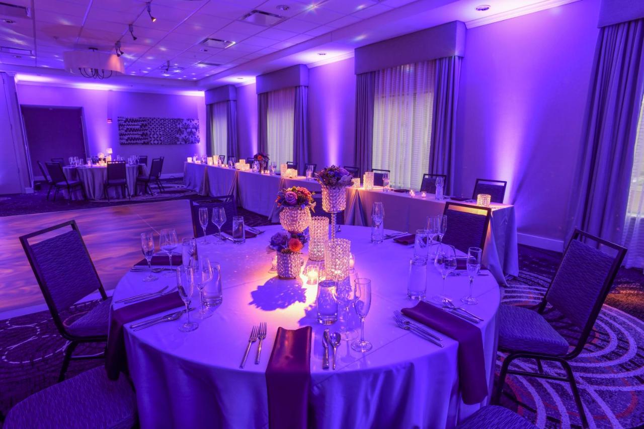 | Holiday Inn Hotel & Suites Cincinnati Downtown, an IHG Hotel