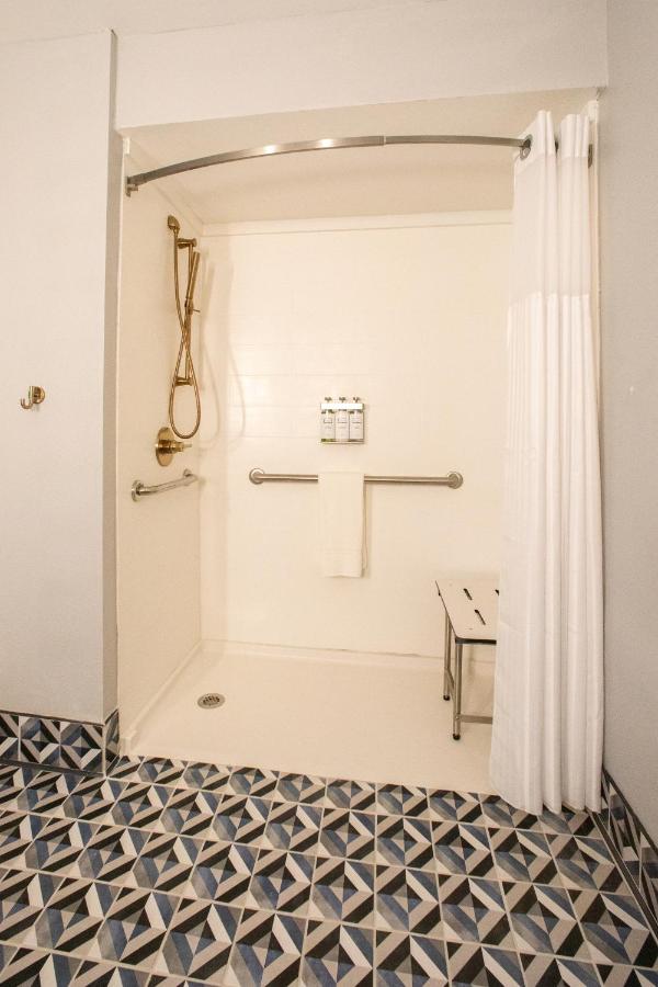 Queen Room - Disability Access at Hotel Denim