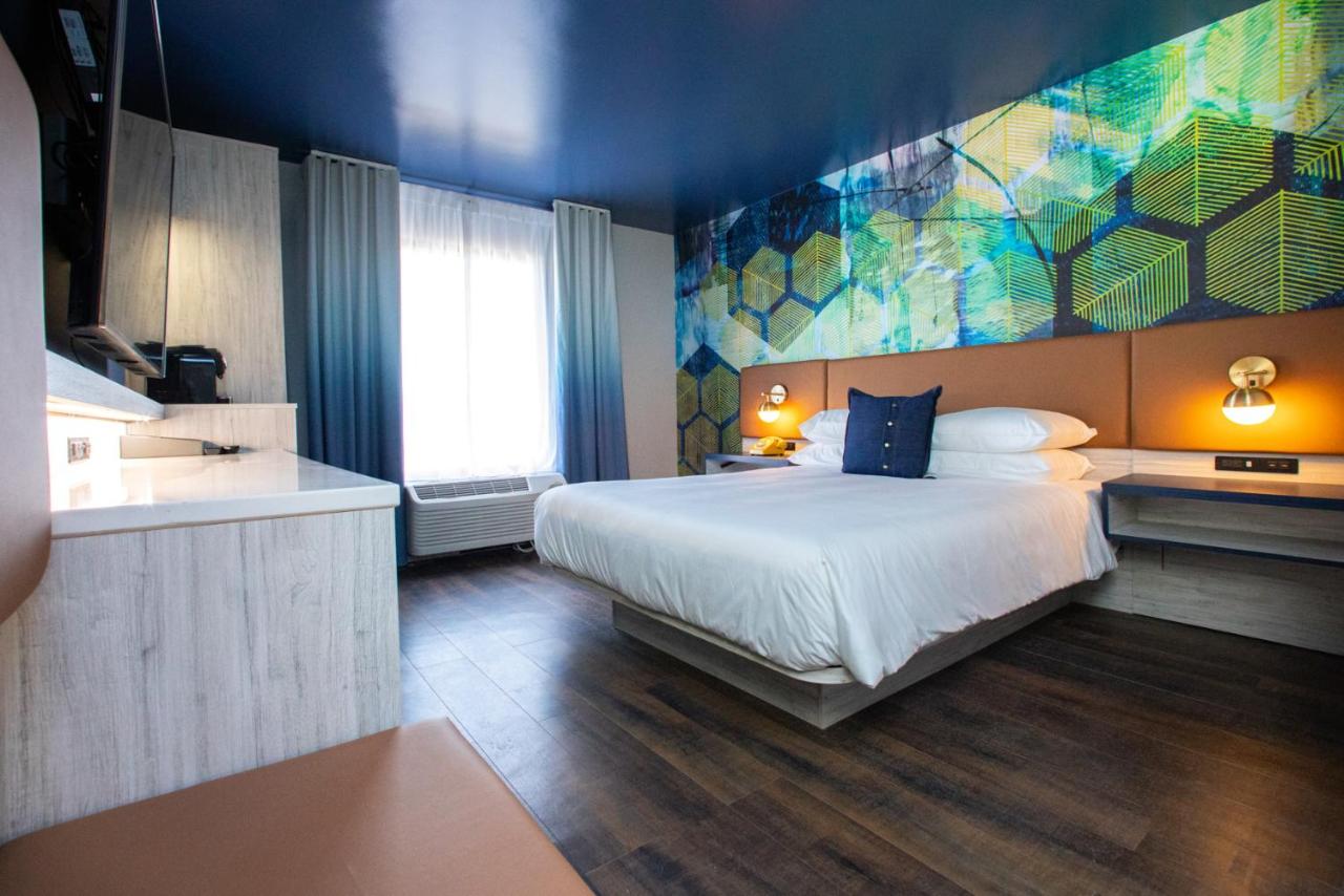 Queen Room Disability Access Non-Smoking at Hotel Denim