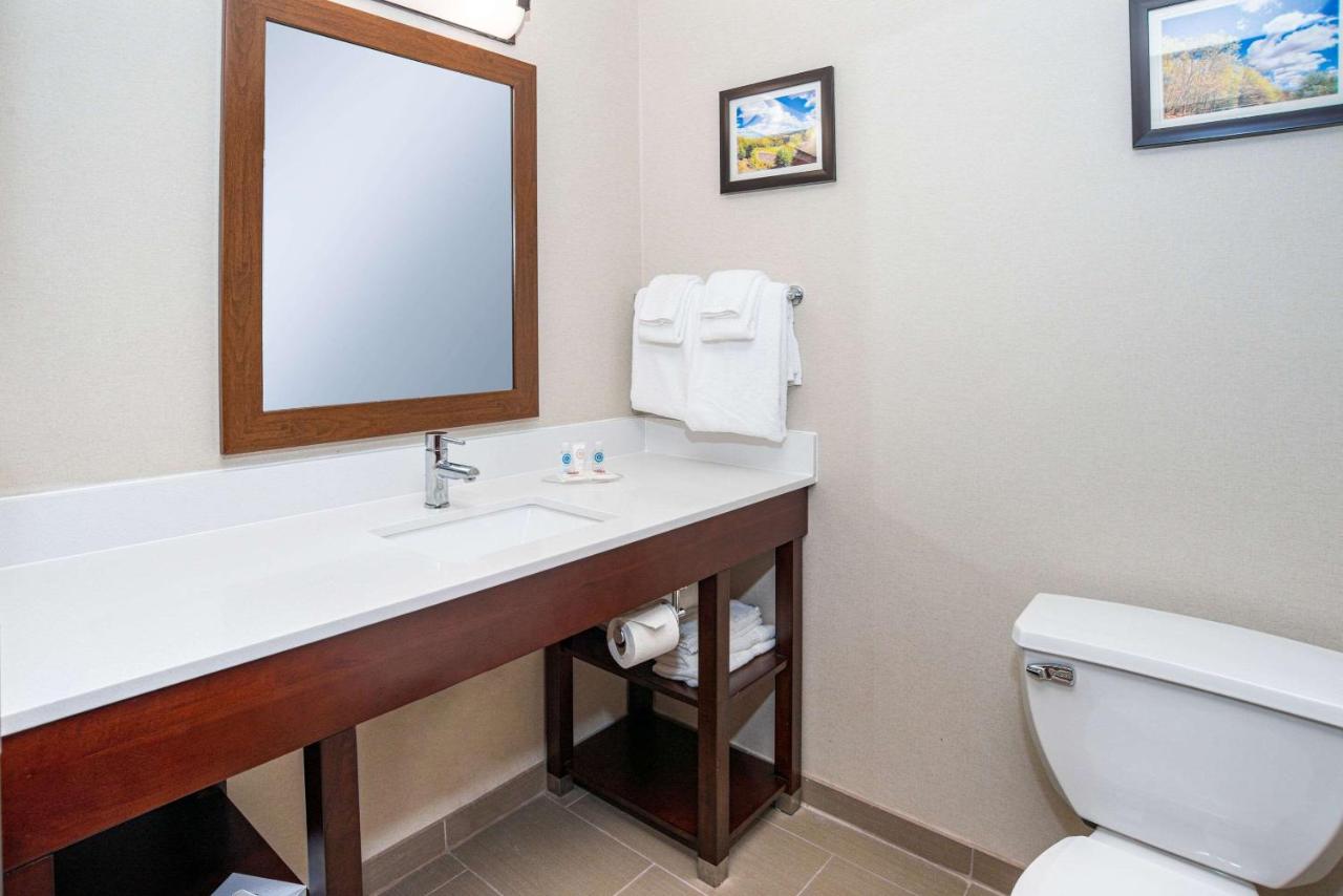 | Comfort Inn Naugatuck - Waterbury