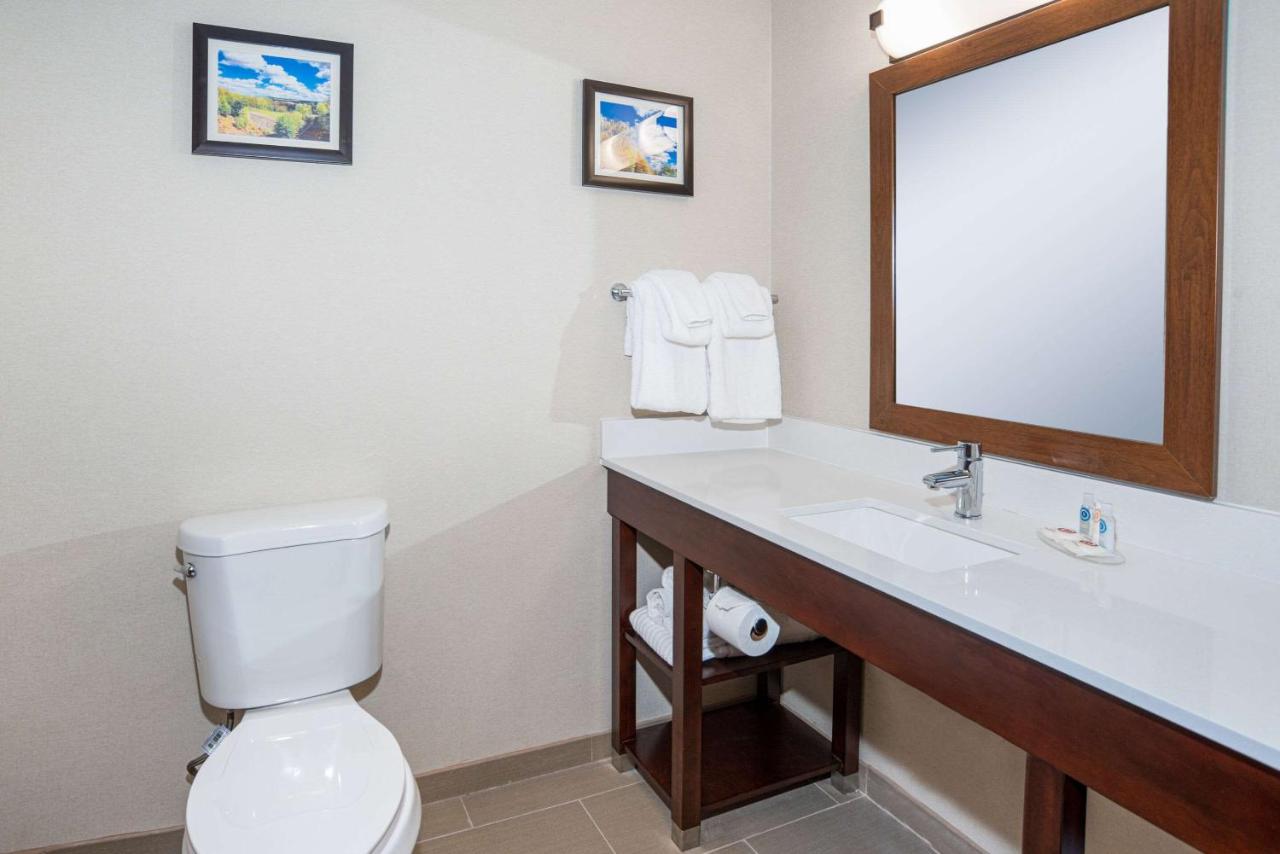 | Comfort Inn Naugatuck - Waterbury