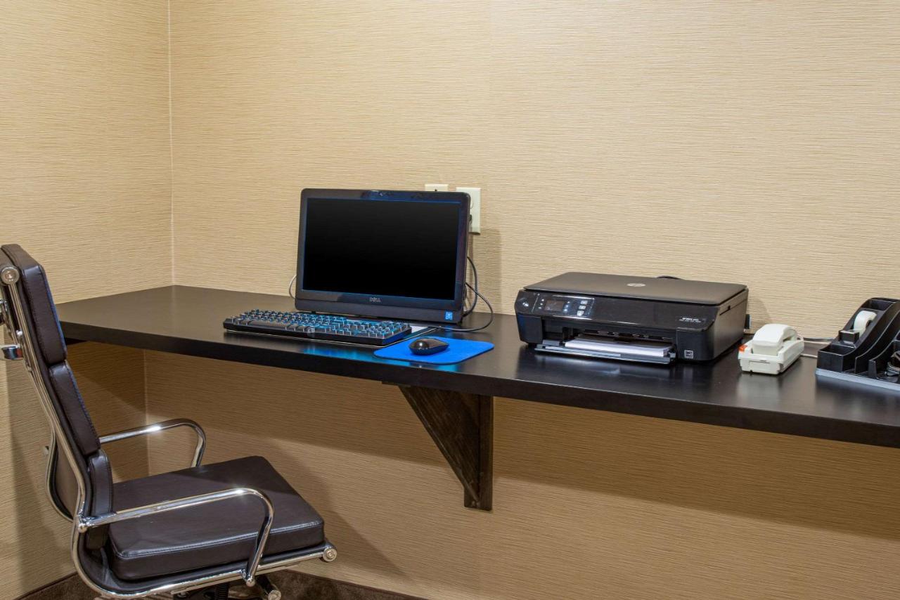 | Comfort Inn Naugatuck - Waterbury