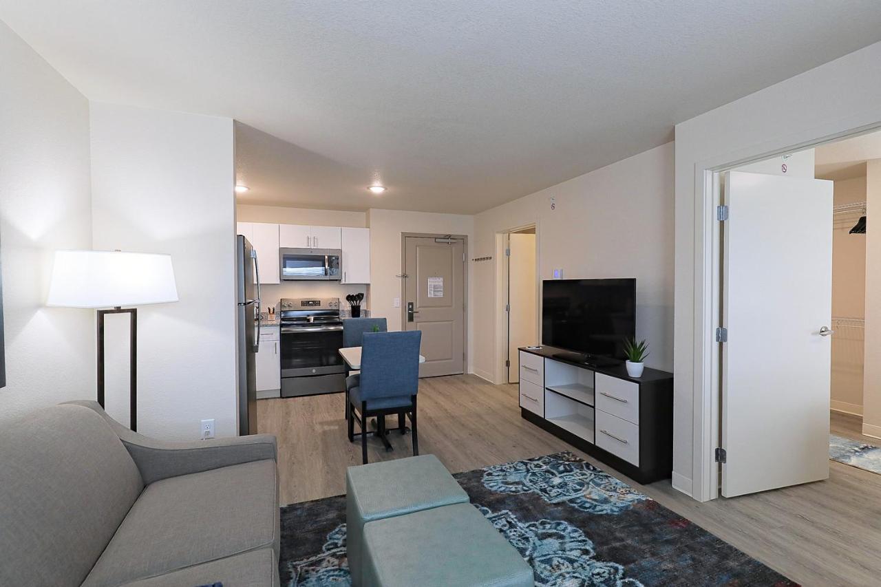 One-Bedroom Queen Suite at WaterWalk Minneapolis - Plymouth