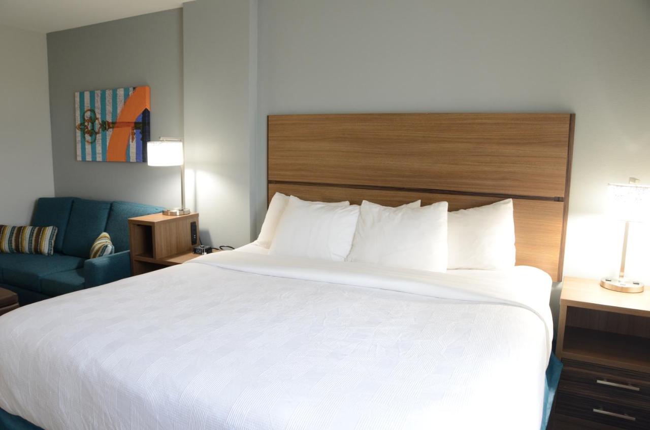 Standard King Suite - Mobility Accessible/Non-Smoking at MainStay Suites Bowling Green North