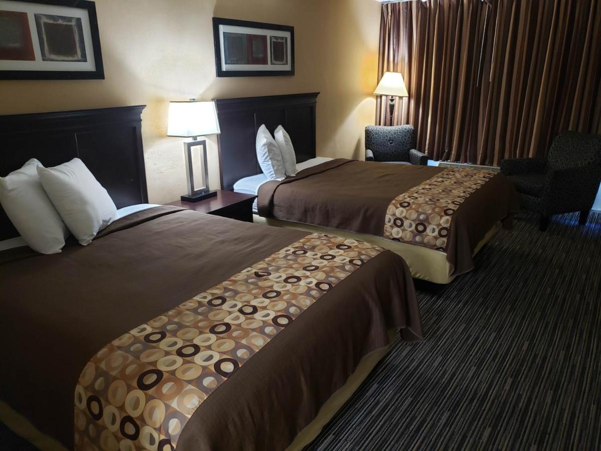 Double Queen Non-Smoking Guestroom at Florence Express Inn