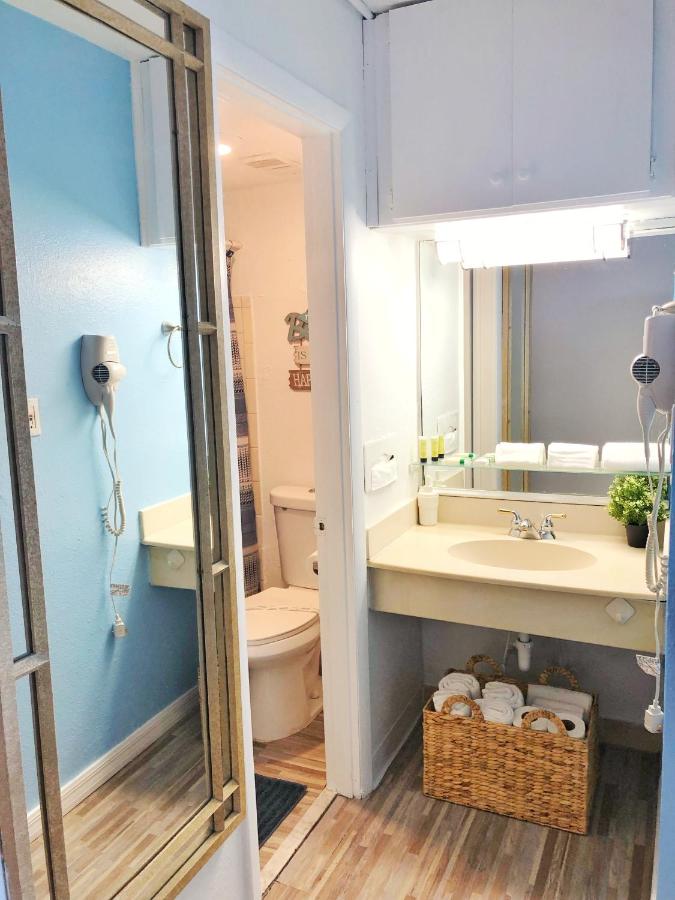 | Pirates Cove Resort Studios!