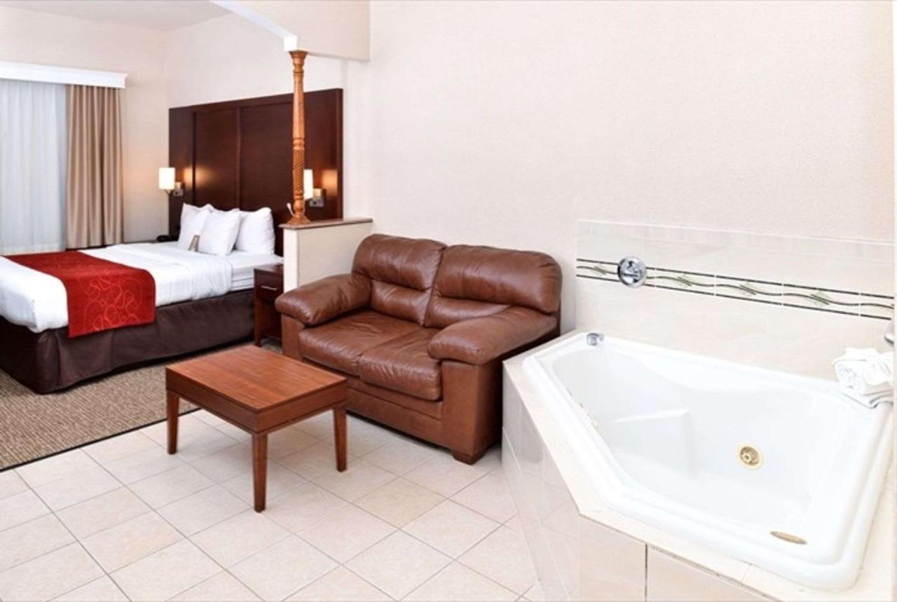Suite, 1 King Bed with Hot Tub at Citrus Suites Redlands Loma Linda Hotel