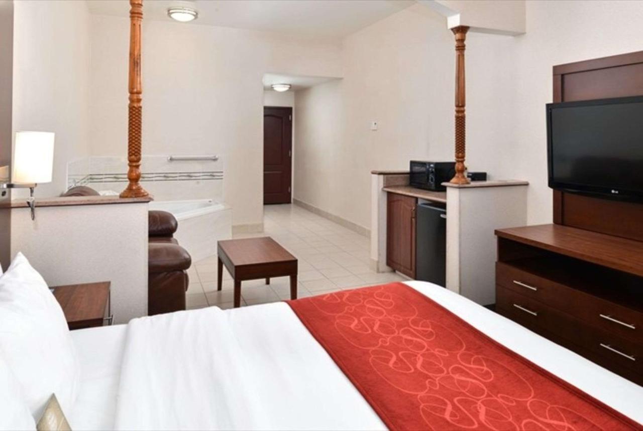 Suite, 1 King Bed with Hot Tub at Citrus Suites Redlands Loma Linda Hotel