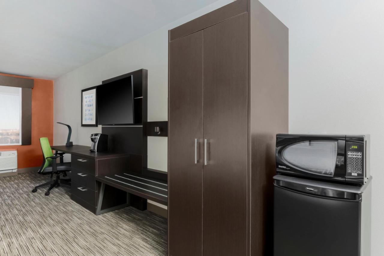 Double Suite - Mobility Access Tub/Non-Smoking at Holiday Inn Express & Suites Chicago O'Hare Airport by IHG