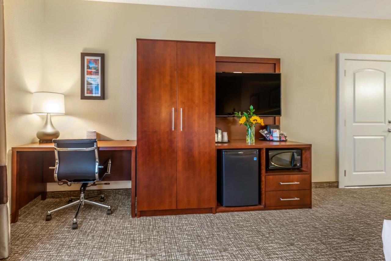 | Comfort Inn