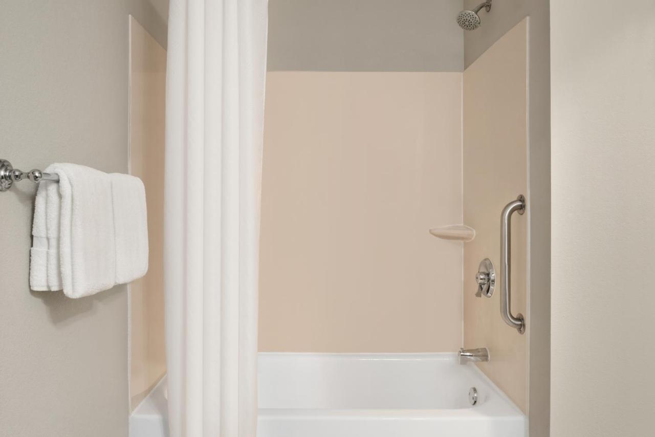 King Room at Country Inn & Suites by Radisson, Brookings, SD