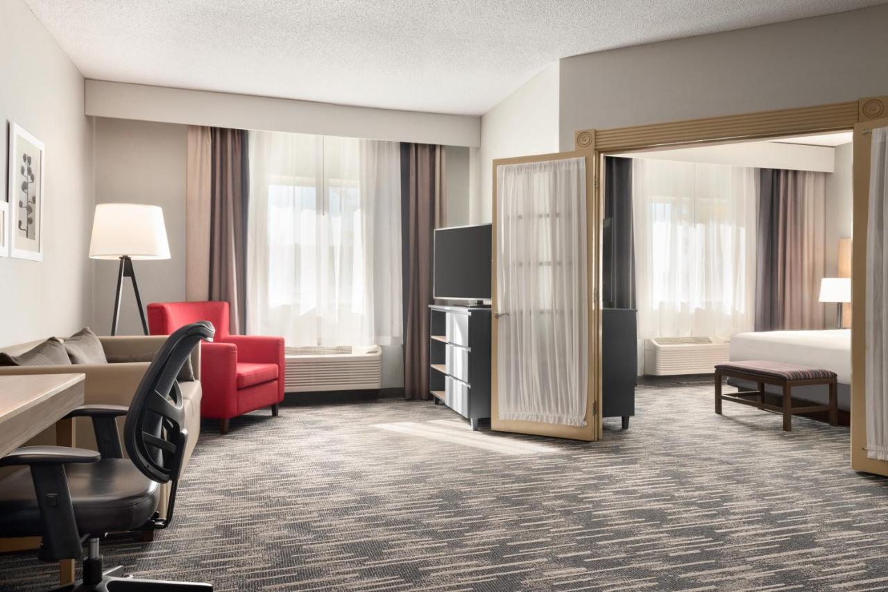 Extended Stay King Suite with Whirlpool and Kitchenette at Country Inn & Suites by Radisson, Brookings, SD