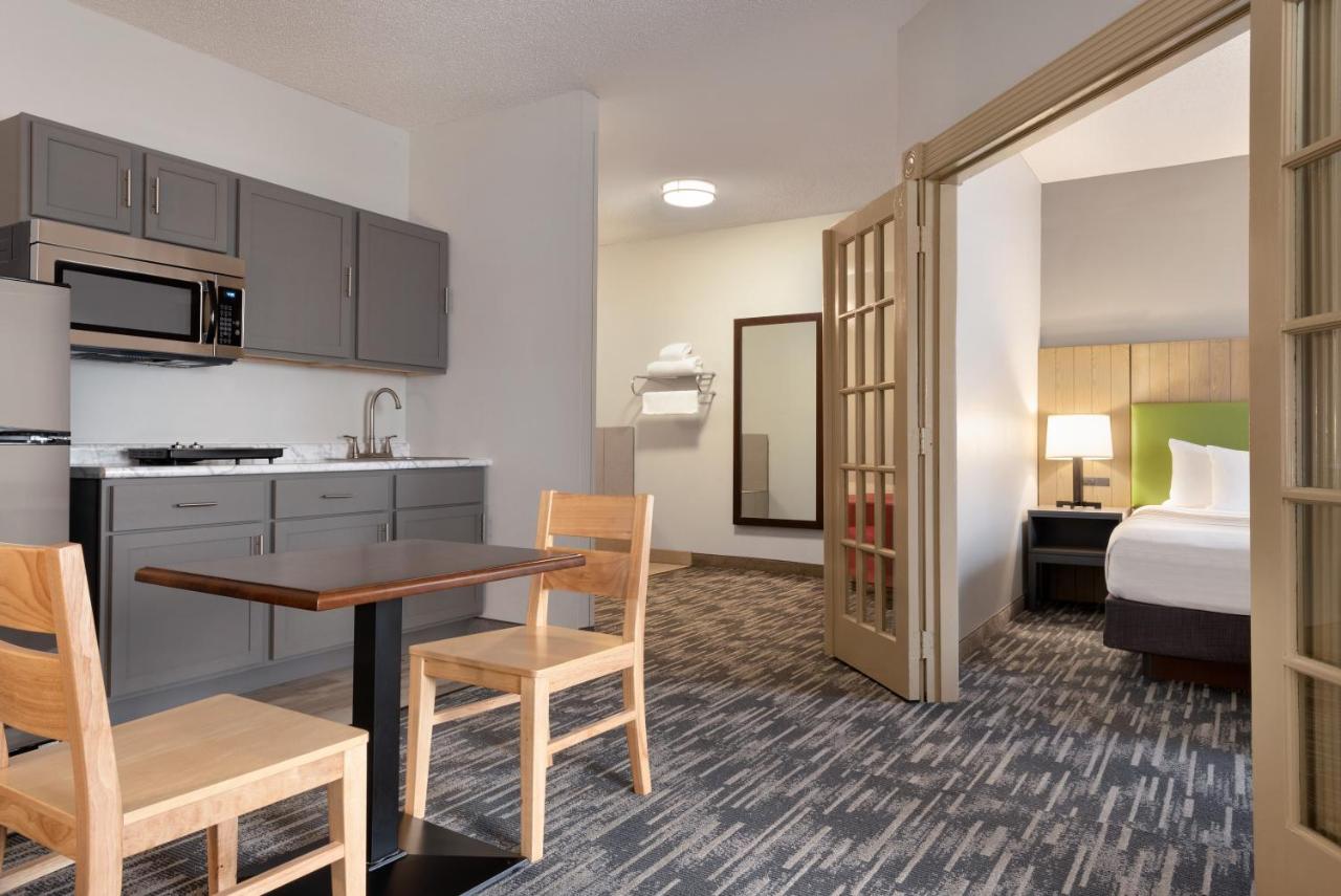 Extended Stay King Suite with Whirlpool and Kitchenette at Country Inn & Suites by Radisson, Brookings, SD