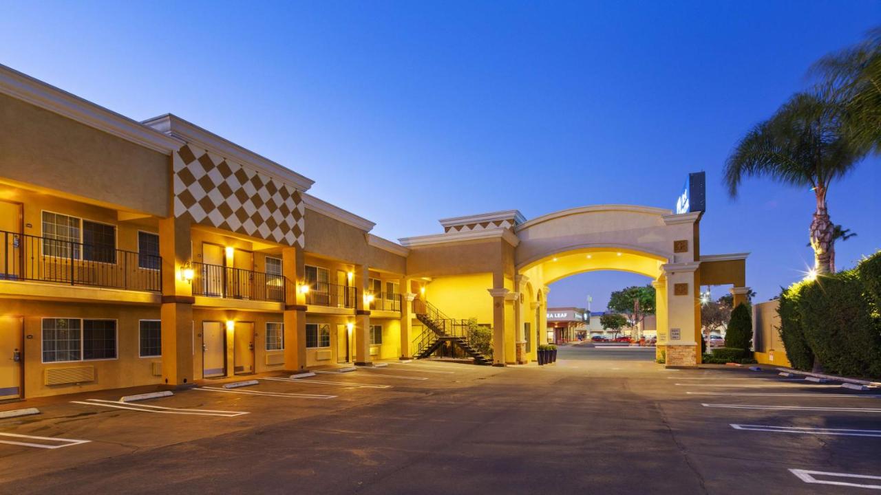 | Best Western Woodland Hills