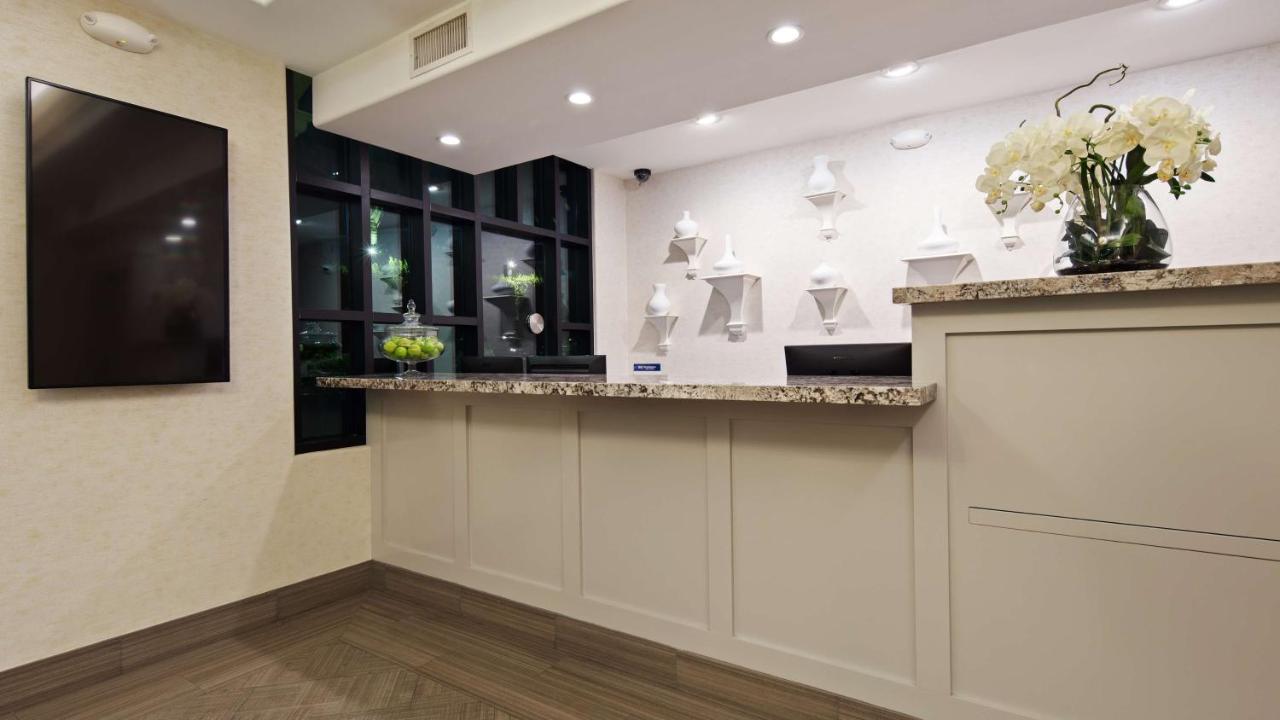 | Best Western Woodland Hills